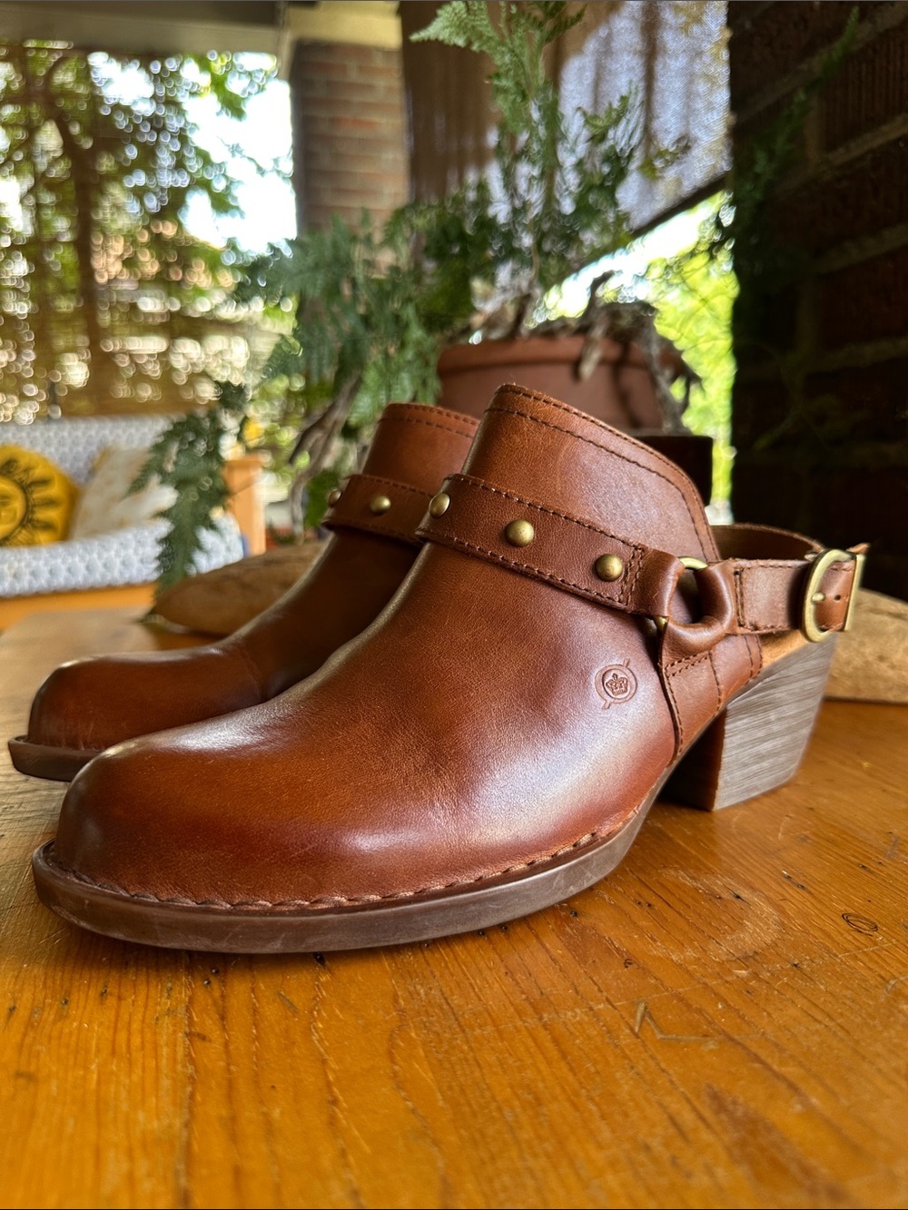 Born Bagley western/cowgirl tan leather harness slingback mule/clog. Size 10